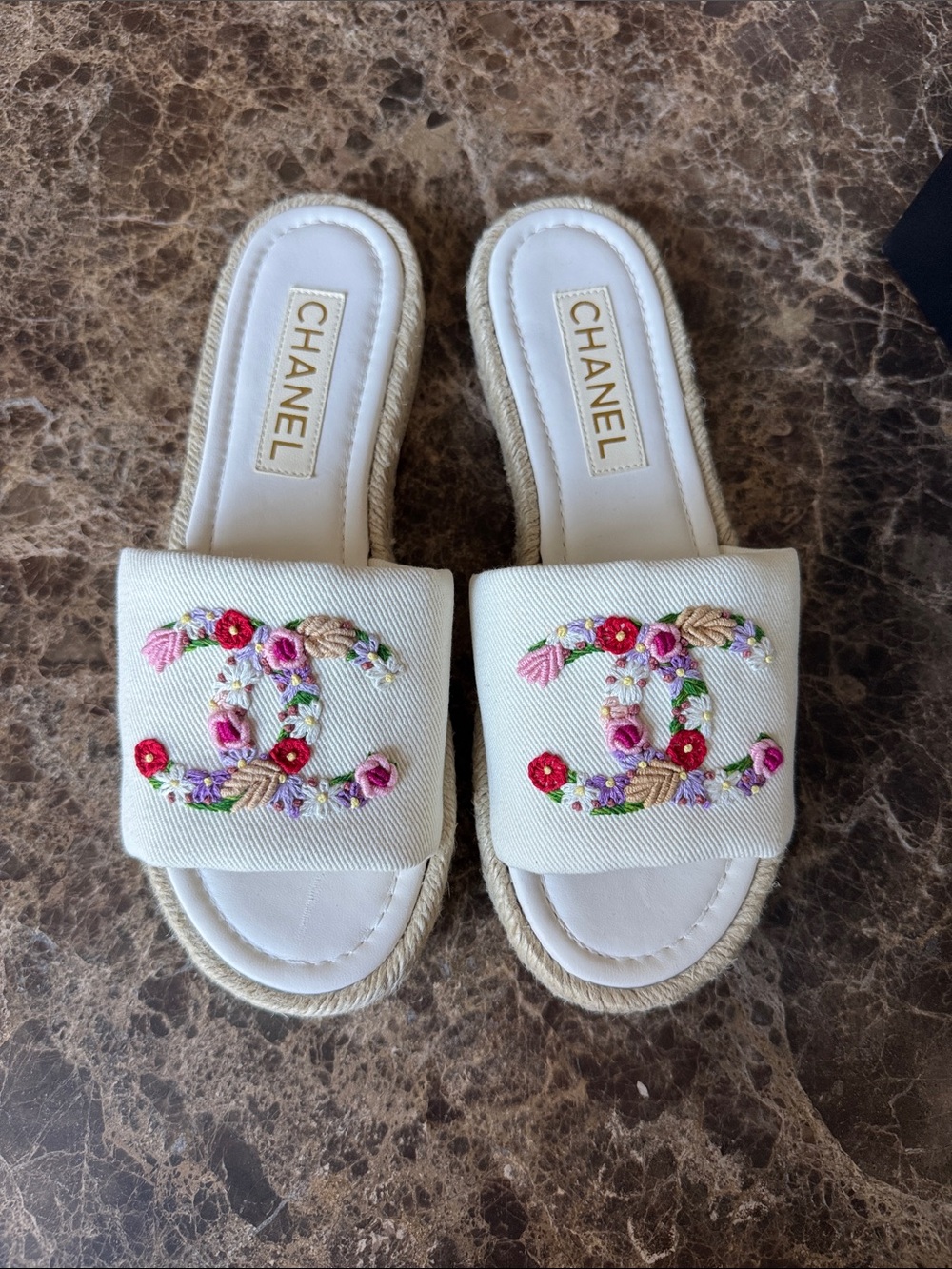 Chanel ecru floral espadrilles slides sandals flats ivory sz 39